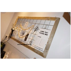 Steigerhouten wandrek pakketpost