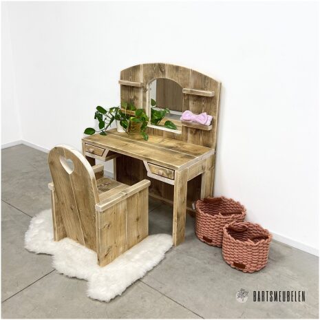 schattige Steigerhouten kaptafel peuter