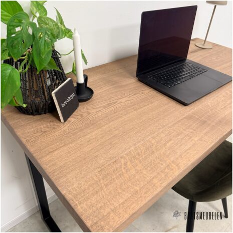 Bureau Amber vintage eikenhout en staal met warme uitstraling
