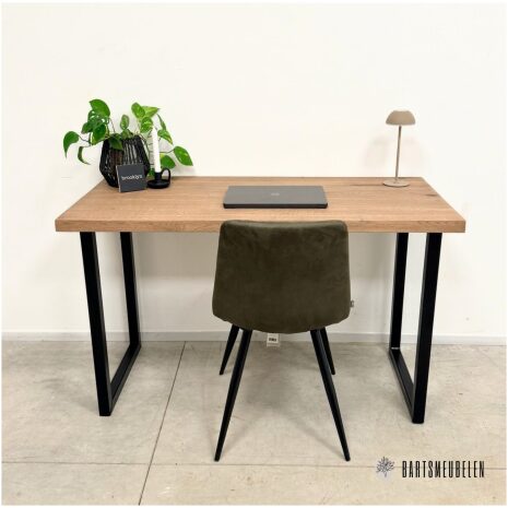 bureau met vintage eikenhouten blad en zwart staal
