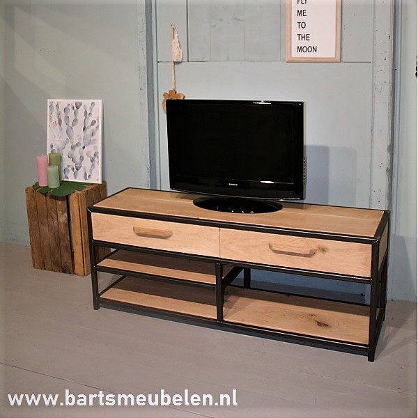 tv-meubel-eikenhout-en-staal-roxx.1