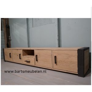 tv-meubel-eikenhout-en-staal-inge-1.1