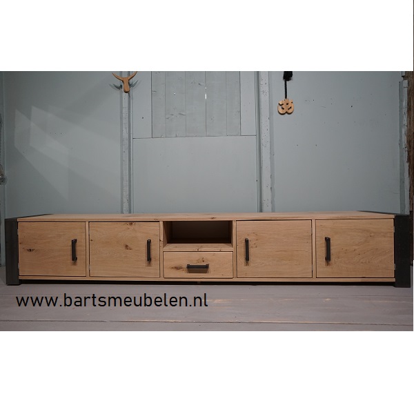 tv-meubel-eikenhout-en-staal-inge-1.4