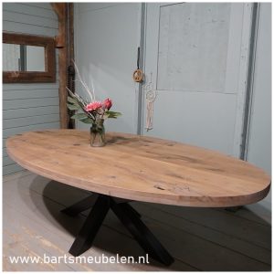 ovale-vintage-eikenhouten-tafel-met-stalen-onderstel.1.1