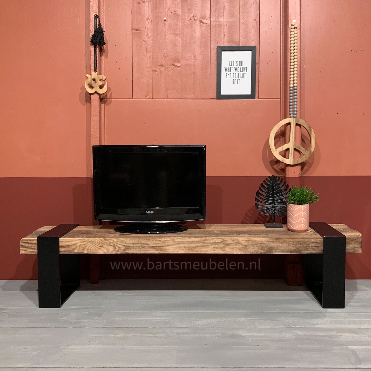 Tv-meubel-gebrand-eikenhout-en-staal-Aron.3