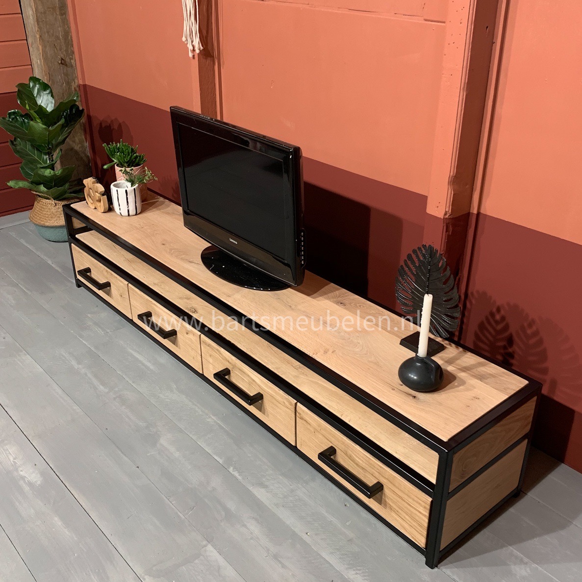 tv-meubel-eikenhout-en-staal-mark