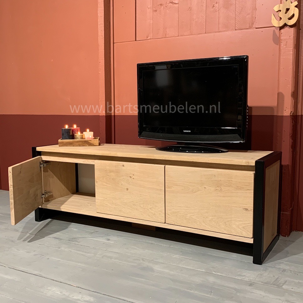 tv-meubel-eikenhout-en-staal-benjamin.2