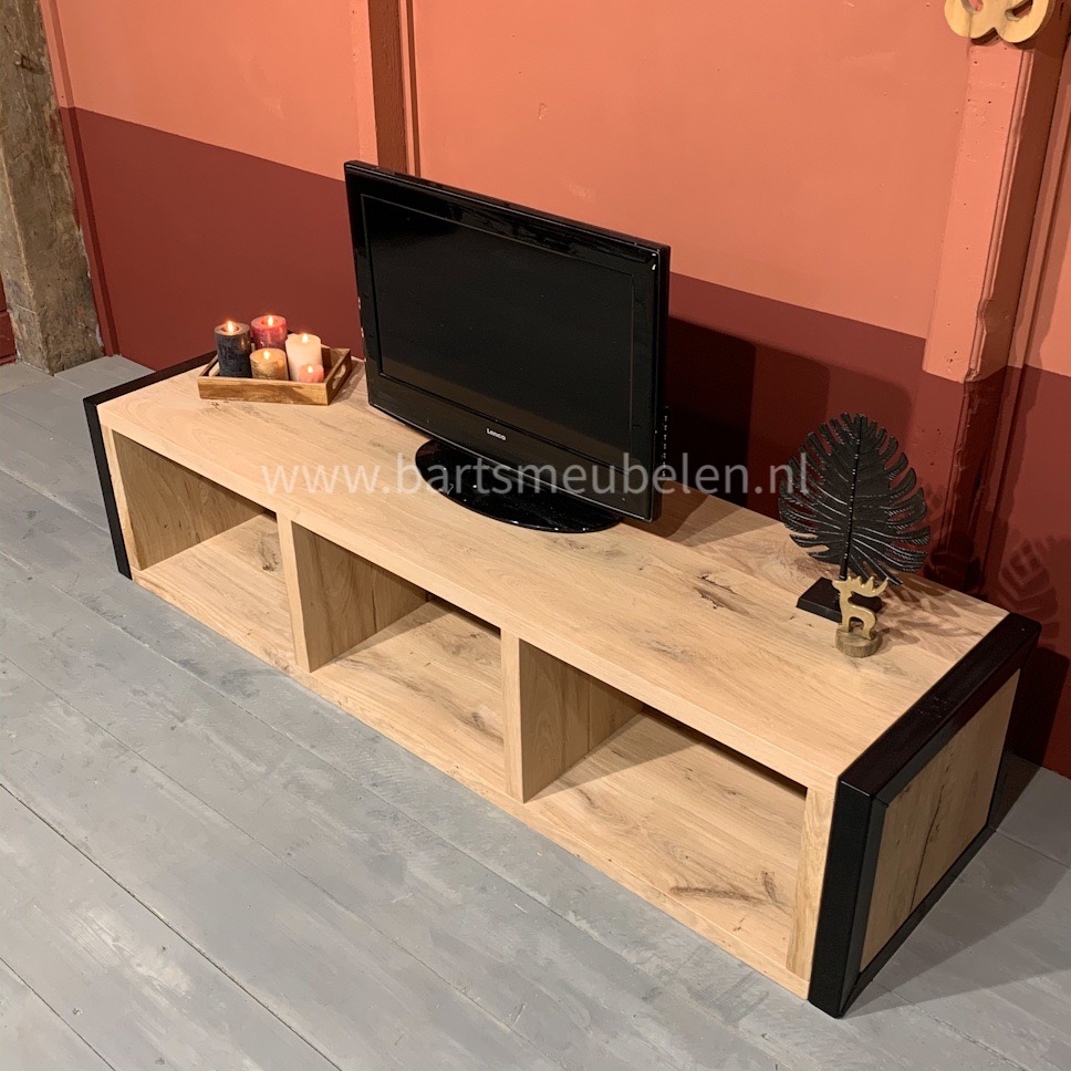 tv-meubel-rustiek-eikenhout-en-staal-berend.1
