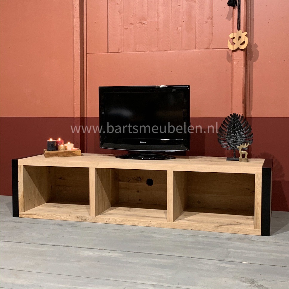 tv-meubel-rustiek-eikenhout-en-staal-berend