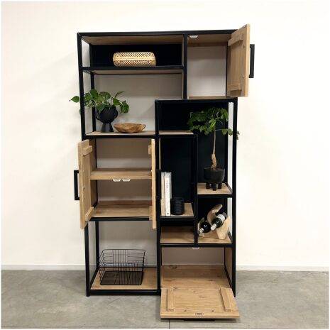 opbergruimte vakkenkast Zev eikenhout en staal