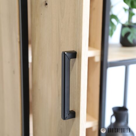 stalen handgrepen eikenhouten kast Jesper