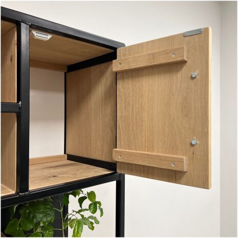 vakkenkast eiken en zwart staal Zev