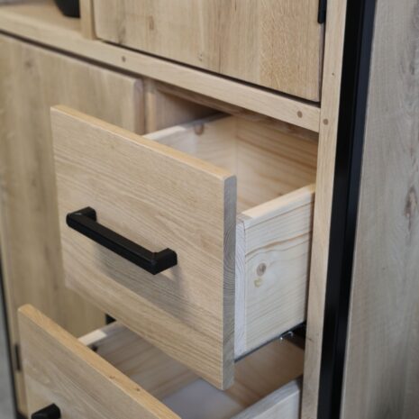 Industriële eiken kast Freek veel opbergruimte