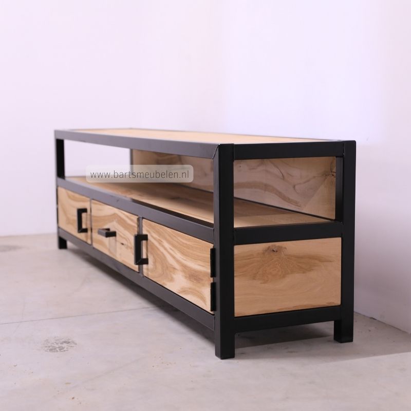 tv meubel met zwart frame en hout