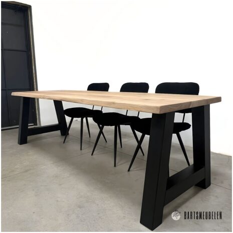 boomstamtafel eiken met A poot staal Jasmijn