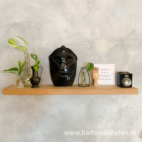 afbeelding wandplank zwevend van eikenhout