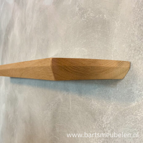 foto wandplank zwevend van eikenhout met verjongde randen