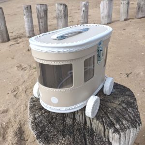 speelkoffertje tram in de kleur zand van het merk othat
