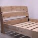 houten bed detail foto