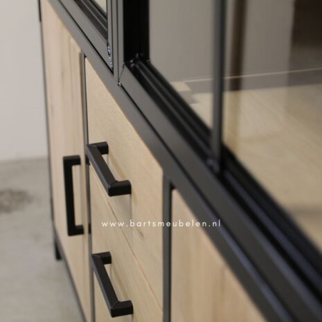 buffetkast industrieel mirre