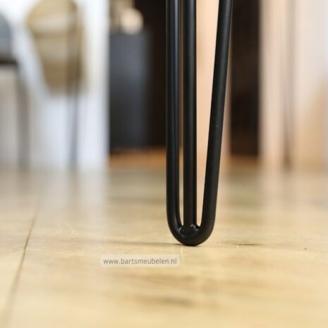 boomstamtafel met hairpin tafelpoten