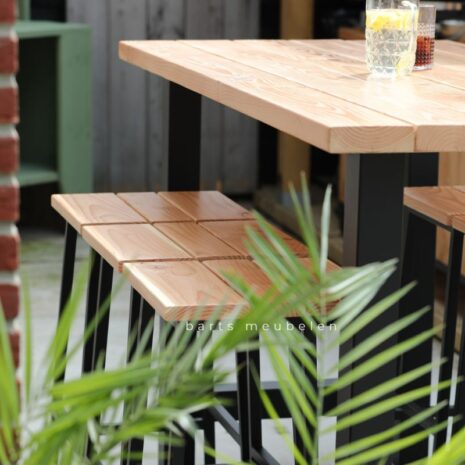 6 persoons bartafel set douglas met stalen frame - sfeer