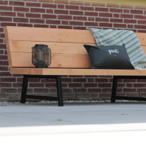 detailfoto hoekbank douglas met stalen frame roosendaal