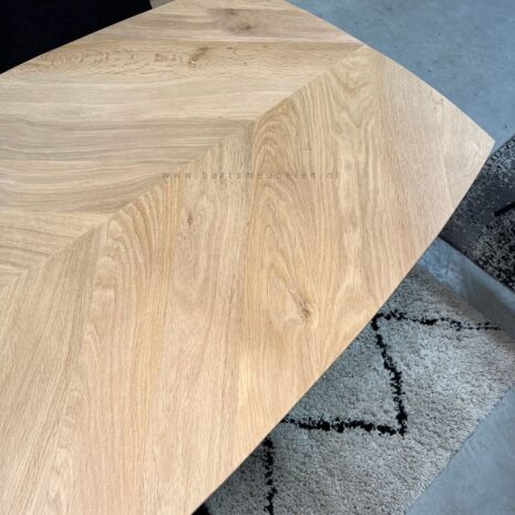 Detail Eik eettafel deens ovaal met hongaarse punt motief