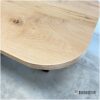 Eikenhouten eettafel met ronde hoeken