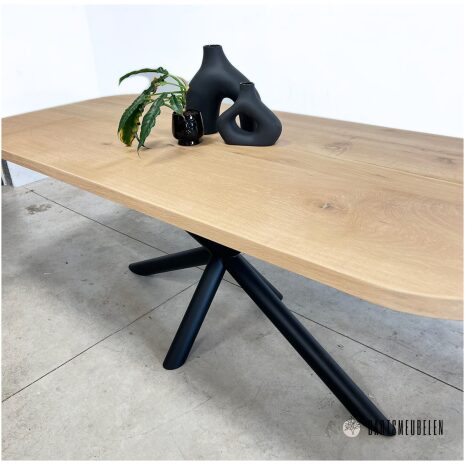 deens ovaal Eiken eettafel met ronde hoeken