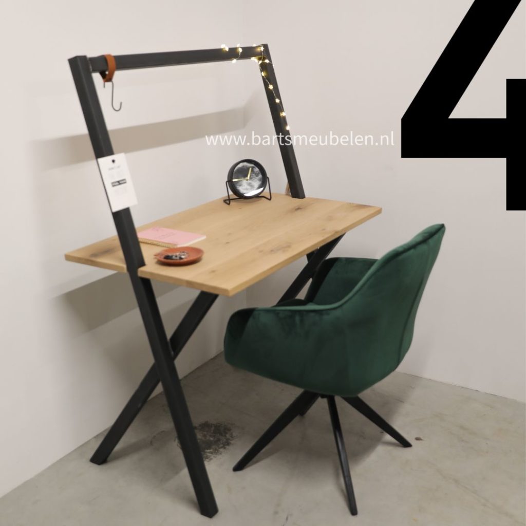 onze top 5 voor een stevig houten bureau; op nummer 4; industrieel bureau mace