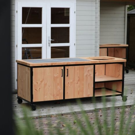 Douglas buitenkeuken industrieel Gorinchem met antracietgrijze tegels