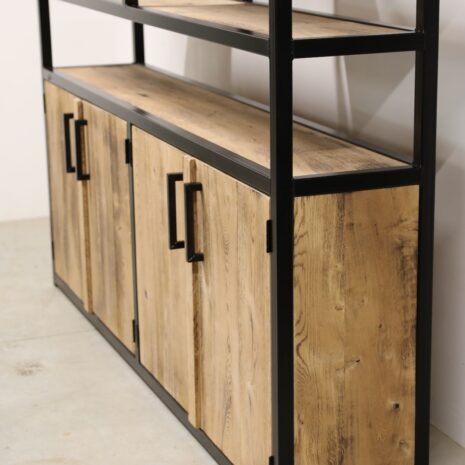detail kast industrieel jerry eikenhout gebrand met stalen frame