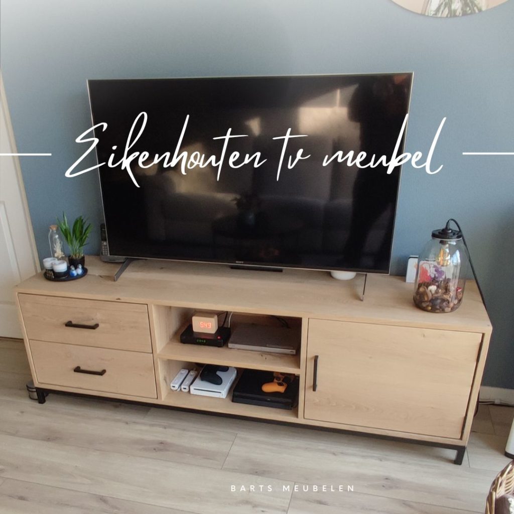 tekst afbeelding- eikenhouten tv meubel