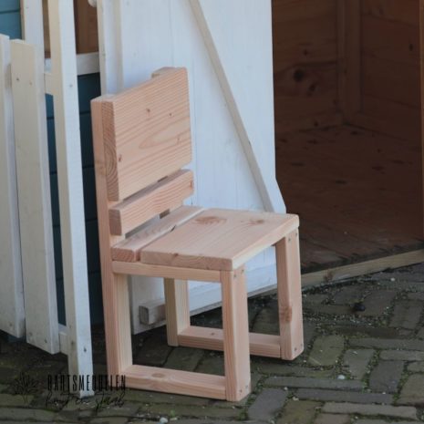 sfeerfoto douglas houten stoeltje peuters
