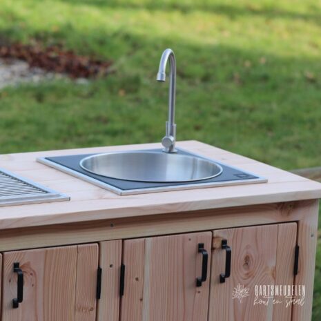 buitenkeuken met inbouw element - spoelbak en kraan