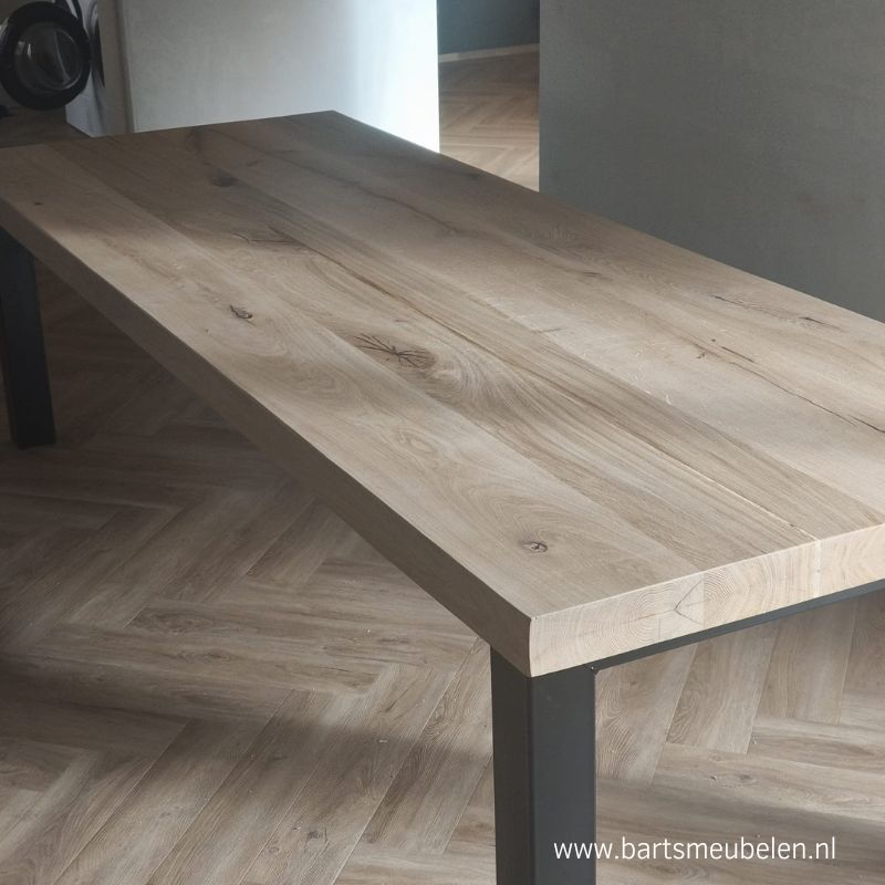 Details Eikenhouten eettafel 40+40 met n-tafelpoot