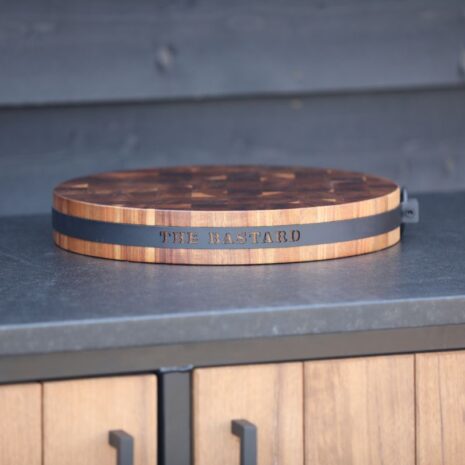 details buitenkeuken Fraké hout zwart granieten blad