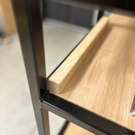 LP vinyl platenkast van eikenhout en staal details