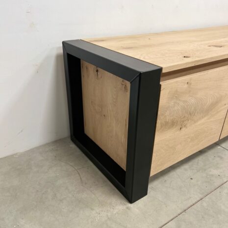 Tv meubel eikenhout en staal Bas stalen poten showmodel