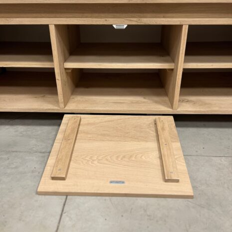 details tv meubel Bas eiken staal