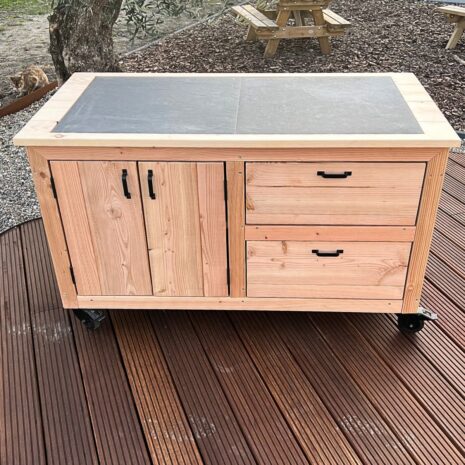 werktafel met tegel en opbergruimte