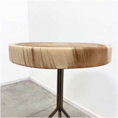 Plantentafeltje met dik blad van 6 cm met koperen onderstel Maat L