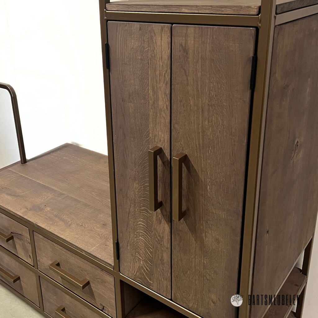 koperen handgrepen garderobekast eiken