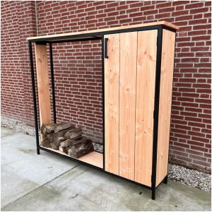 Douglas houtopslag met zwarte stalen frame