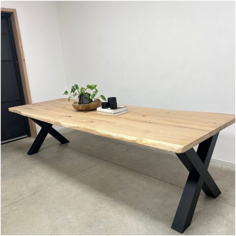 Boomstamtafel met X poot 300x100 cm voorraadmodel Boomstamtafel met X poot 300x100 cm voorraadmodel