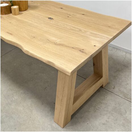 boomstamtafel met a-poot onderstel eikenhout jules