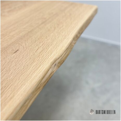 Boomstamtafel met matrix poot Diaz met natuurlijke boomrand