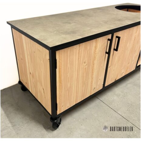 Buitenkeuken met opbergkast en HPL blad Taupe opbergruimte