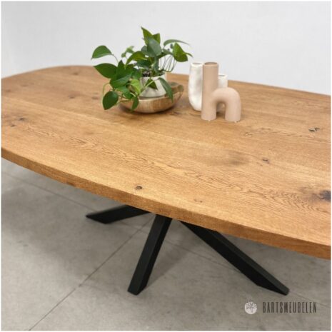 Deens ovaal eettafel eiken met zwarte matrix poot Cheery